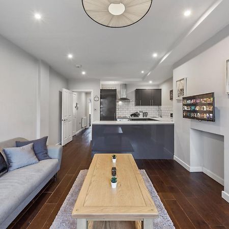 Appartamento Majestic 4 At Reganway Rw4 Londra Esterno foto