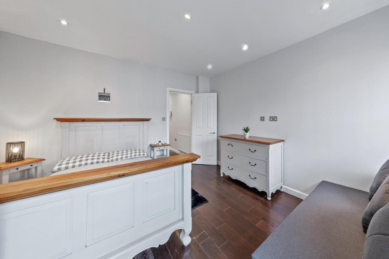 Appartamento Majestic 4 At Reganway Rw4 Londra Esterno foto