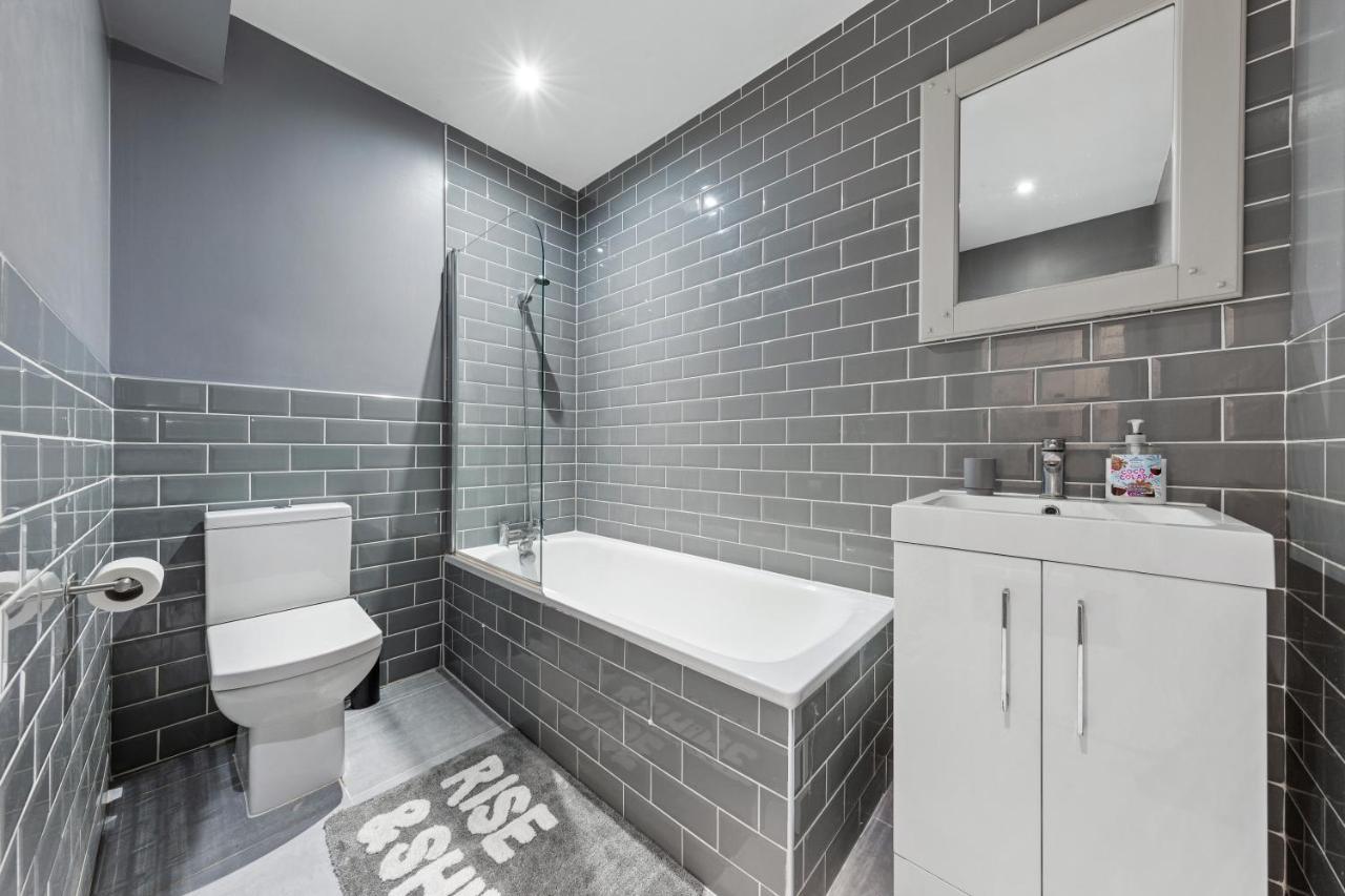 Appartamento Majestic 4 At Reganway Rw4 Londra Esterno foto