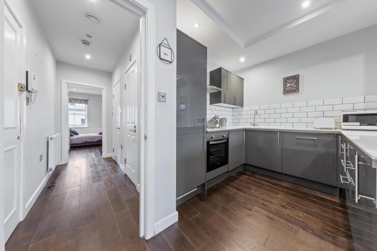 Appartamento Majestic 4 At Reganway Rw4 Londra Esterno foto