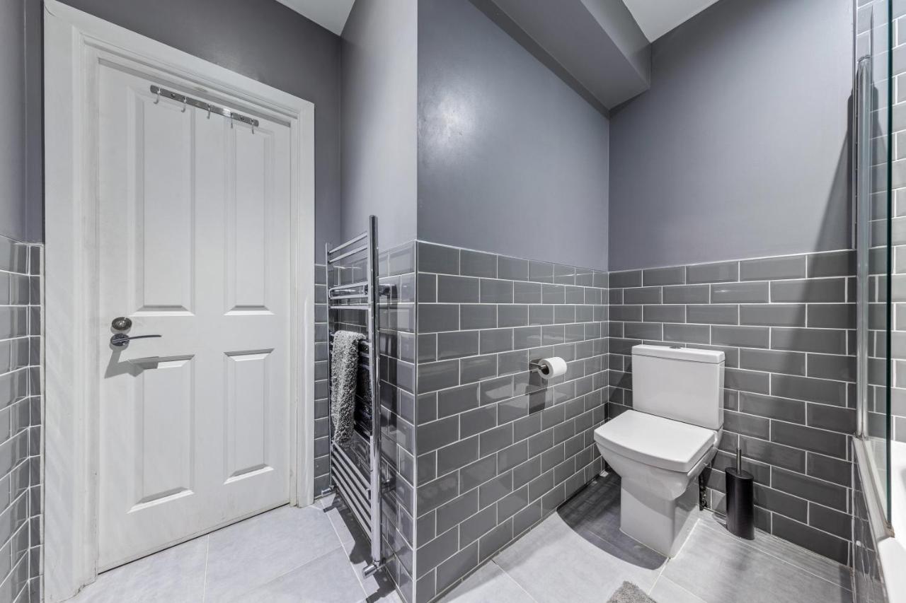 Appartamento Majestic 4 At Reganway Rw4 Londra Esterno foto
